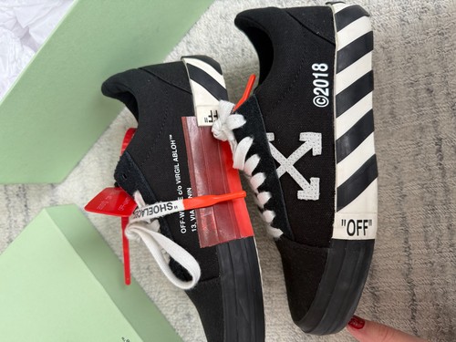 Off white black low - , top